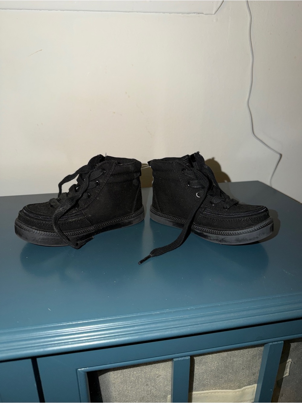 Kids BILLY Black High-Top Sneakers - Casual Lace-Up - Picture 2 of 5